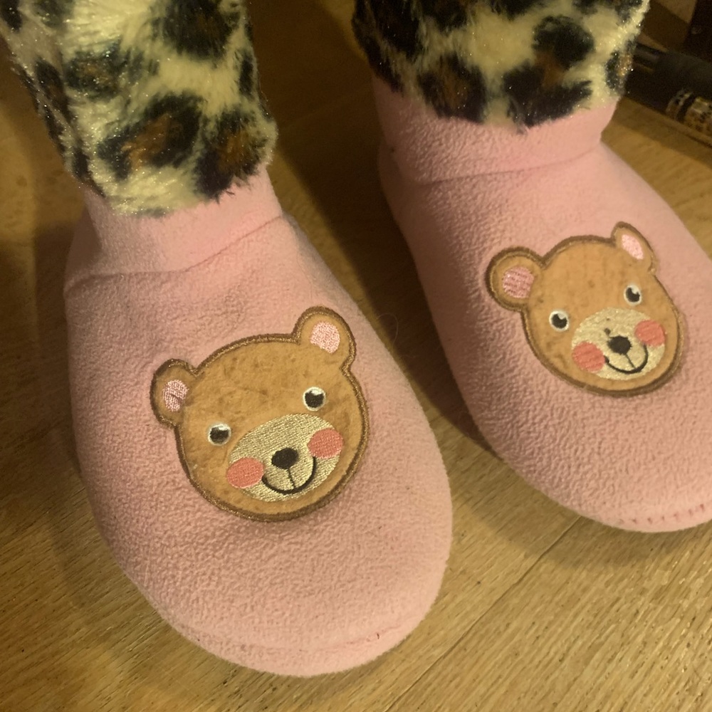 Bear slippers size 2/3